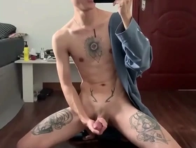 Solo Gay Boy Naigai1996享受手淫和射液 thailand gay porn