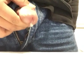 亚洲人的工作场所手淫和射精 japan handsome porn gay