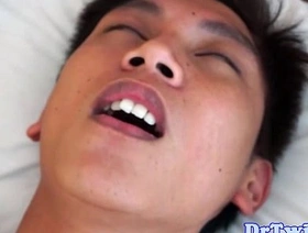 业余亚洲医生在Twink上使用Electrosex porn gay muscle hot