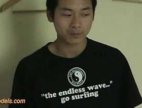 同性恋亚洲twink肌肉和射液 korean big gay porn