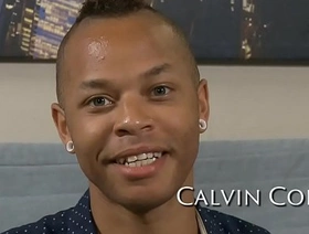 同性恋业余加尔文·柯林斯（Calvin Collins）为潜在伴侣暴露了他的后方 singapore porn gay