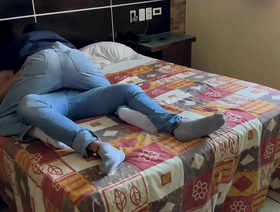 性感的肌肉家伙用性机器探索他的肛门乐趣 indonesian gay coitus porn