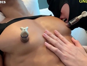 两个家伙愉快一个肌肉发达的亚洲男人的乳头 hot hairy indian merry porn