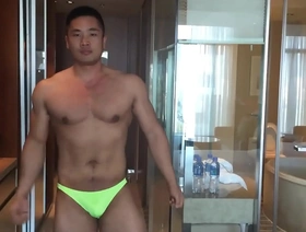 亚洲男性模特托尼（Tony）在一个独奏会议上感到愉悦 hot gay porn extremist