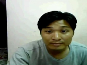 来自越南的亚洲人在网络摄像头上聊了性和肌肉 hot gay porn office