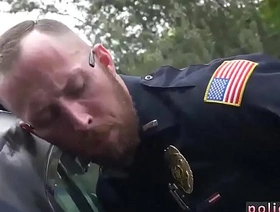 同性恋警察在日本与年长的男人进行粗暴性行为 japan gay porn orgy