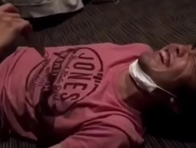 年轻的日本男子从事同性亲密关系 singapore gone gay porn