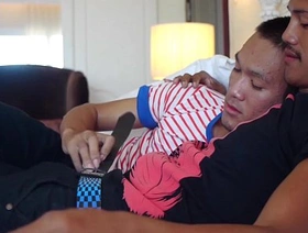 亚洲人twink丹尼尔和盖伊与口头和肛门玩耍 hot gay movies porn