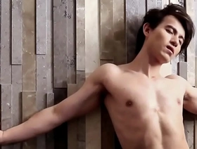 亚洲同性恋家伙在自制视频中 hot asian daddy gay porn