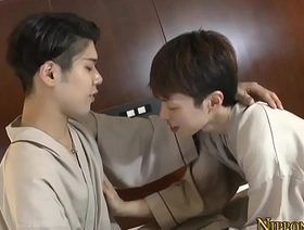 日本同性恋青少年从亚洲伴侣那里得到口头愉悦 china gay porn narghile