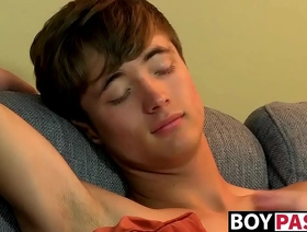 纹身Twink喜欢朋友的鞍肛门 chinese gay shower porn