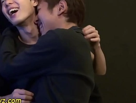 亚洲同性恋男孩喜欢射精 japan gangbang gay porn