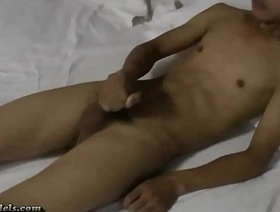 亚洲男人在业余视频中混蛋 hot suit gay porn