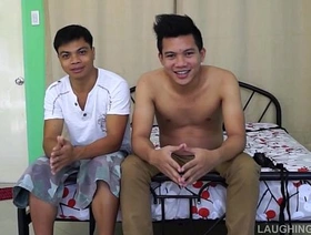 Rolly的敏感脚和腋窝是此挠痒痒和卡明的重点 hot gay porn websites