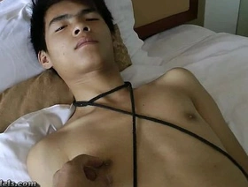 束缚中的同性恋亚洲男孩表演打手枪 japan free gay porn