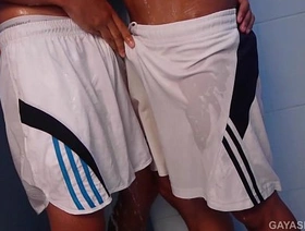 同性恋双胞胎尼克和雷从事淫荡的性爱 hot heavy gay porn