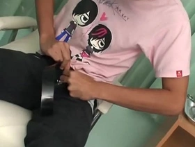 亚洲twink吮吸和他妈的在古怪的医疗环境中 gay asian palpate porn