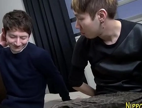 亚洲twinks与涉及内衣进行热情的同性恋性爱 gay sg twitter porn