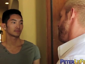 英俊的乔克以强烈的方式穿透了有吸引力的亚洲男孩 chinese orgy detached porn