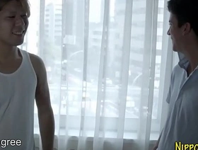 亚洲瘦家伙在高清中接受口头和肛门愉悦 hot arab men gay porn