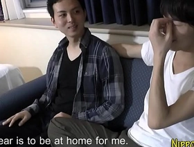 年轻的日本男子在相机上达到高潮 joyful japan chubby porn