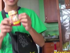 有恋物癖的年轻人从事口交和肛交 porn hub gay myanmar