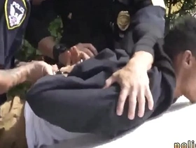 同性恋警察和嫌疑人从事蒸蒸日上的异族三人组 gay porn indonesia alfresco