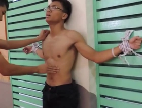 适合亚洲男孩经历暴力gutshot indonesia gay porn outdoor