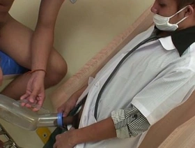 泰国Twink的小便在水上运动视频中 hot gay porn young