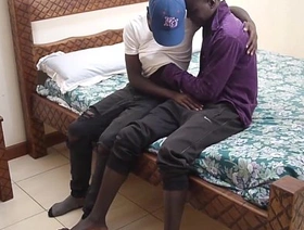 年轻的同性恋Twinks Michael和Arthur的性爱 hot gay black porn