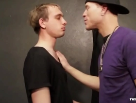布雷克（Blake）在同性恋遭遇中获得泰勒（Tyler） unconforming gay japan porn
