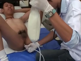 Twink与HD的医生一起身体 korean mature gay porn