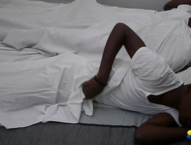 Twinky Gay Duo沉迷于热情的亲吻 hot hentai gay porn