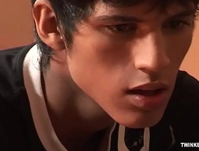两个拉丁语twinks参与感官口腔和穿透性性爱 hot gay latino porn