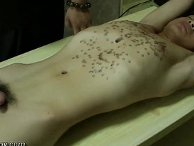 亚洲Twink与Hot Wax一起提交BDSM Play singapore gay porn