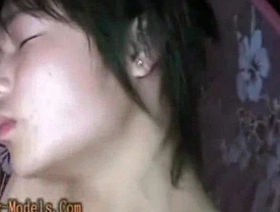 束缚中的同性恋亚洲男孩接受打手枪 gay muscle porn japan