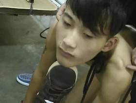 年轻的亚洲twink接受BDSM Doggy风格培训 chinese douyin gay porn