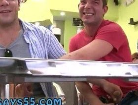 亚洲男人在同性恋现实色情视频中炫耀他们的技能 handsome indonesian gay porn