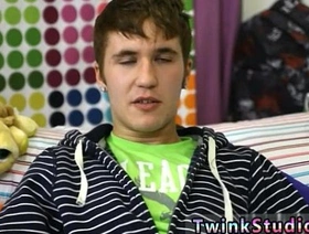 Kain Lanning的感性同性恋按摩会带来热情的性爱 ona piling japan gay porn