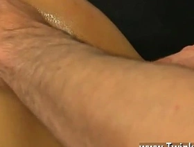 迈克（Mike）是一个来自亚洲的年轻男同性恋男孩，被他的伴侣绑起来并蒙住眼睛 deathly chinese gay porn