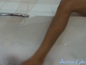 亚洲twinks在淋浴时变得干净和角质 thai hot gay porn