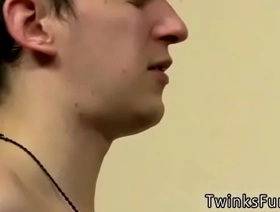 年轻的亚洲twinks进行鞍性肛交 japan gay porn creampie