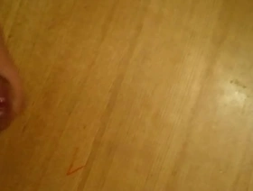 Soloboy在明确的视频中探索了他娇小的成员 singapore gay porn video tumblr