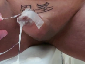 日本同性恋者的未切割的公鸡包裹在录音带中 skinny korean blissful porn