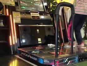 日本同性恋DDR视频达到980,000次观看次数 chinese bodybuilder gay porn