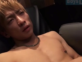 泰国Twink Kazun的第一个独奏表演 chinese gangbang gay porn