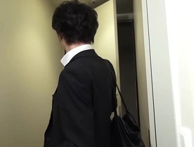 日本螺柱返回酒店进行淋浴混蛋视频 korean gay porn muscle