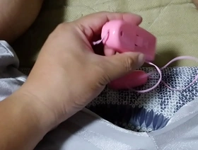 验证视频：真正的业余爱好者与粉红色转子的手淫 titillating chinese gay porn