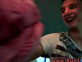 高清视频中的同性恋深处和面部金发的面部 hot light skin gay porn