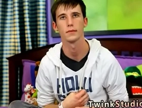 亚洲青少年在原始的同性恋性场景中被肌肉发达的中年螺柱击中 skinny chinese gay porn